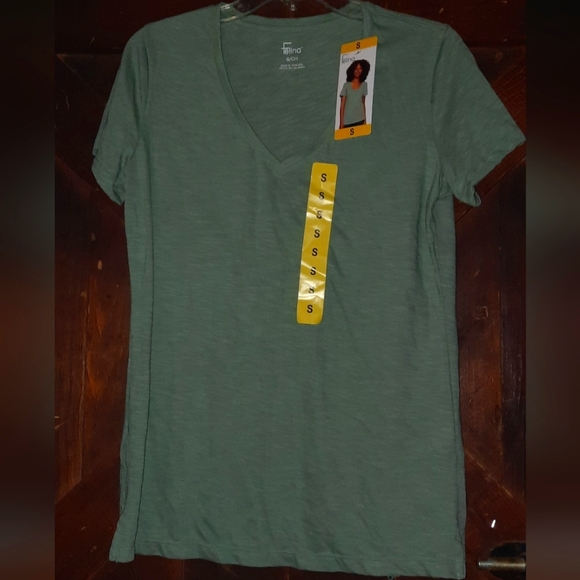 Felina Tops - 🍀3/15 🆕️ Woman's Light Green Tee-shirt